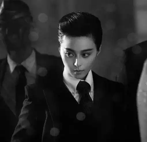 盘点娱乐圈中女扮男装明星,男女随意切换,范爷第一,赵丽颖第