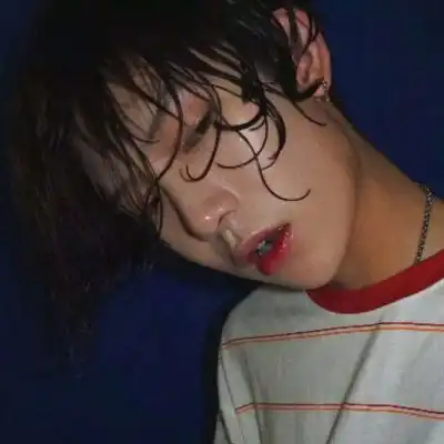 冷漠头像男生伤感孤独图片一个人静静地难过