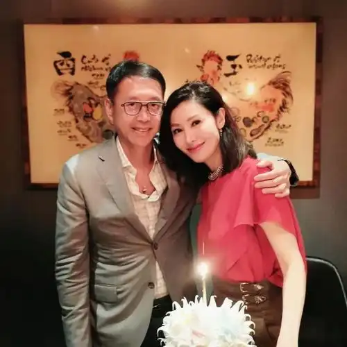 赌王最有钱的女儿,曾嫁给李嘉欣老公离婚后打拼成香港女首富