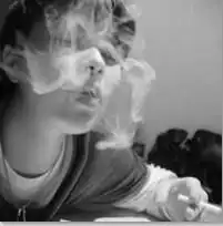 求个男生抽烟黑色侧面头像