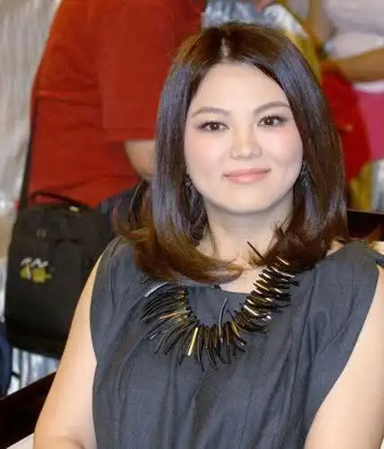 动真格了李湘终于减肥成功颜值回巅峰,撩发自拍美出新高度