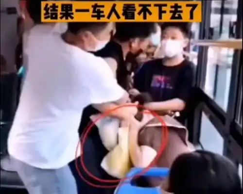 山东一女孩公交上提醒男子戴好口罩反遭殴打,多位乘客制服施暴者
