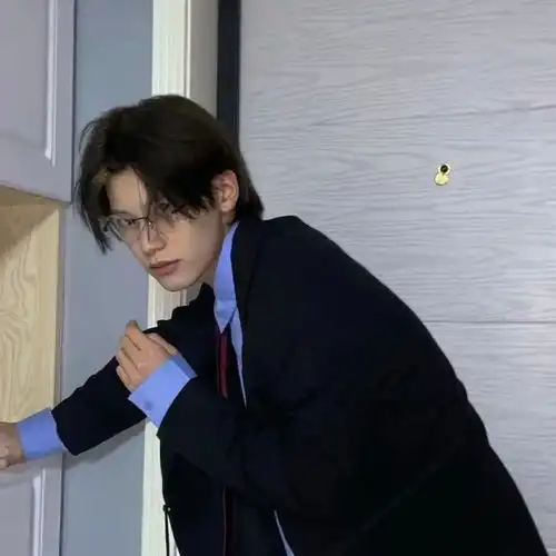 优质男头对你何止一句钟意