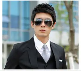 男生穿西装要什么发型