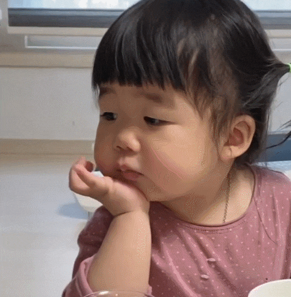 新版表情包圆滚滚的肚腩忧郁的眼神,百万网友这小肚子太上头了