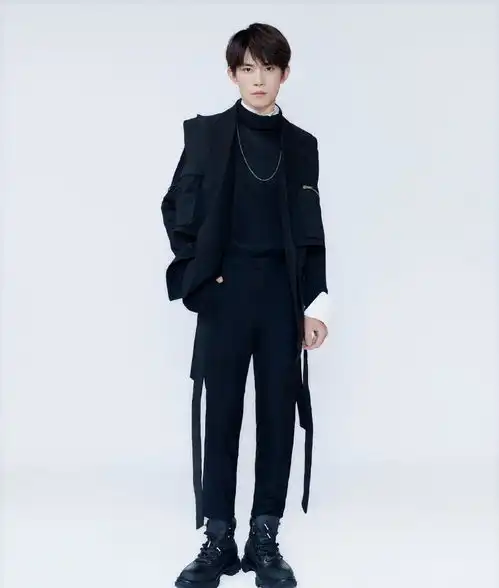 他因少年的你演技被怒赞,今穿条纹针织衫配牛仔裤,温柔少年