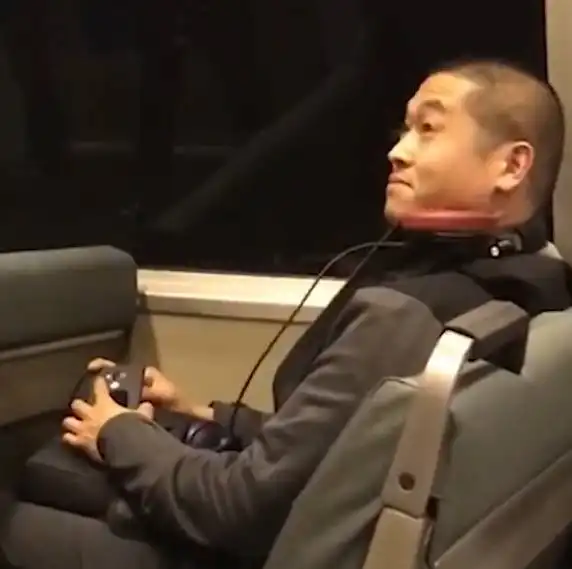 白人男子无端辱骂掌掴亚裔乘客你个中国黑鬼