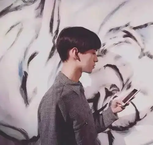 翻男朋友手机时女生都在想什么