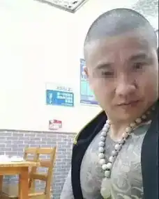 假设昆山纹身男碰到高铁霸座男,会发生什么