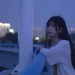 孤独而忧伤的女生头像