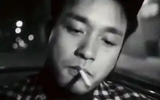 盘点明星抽烟照,张国荣最帅,周润发最壕,而她却让粉丝心疼