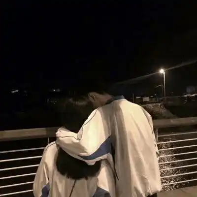 男女开着车窗做剧烈运动,路人拍现场视频,两人竟毫无察觉