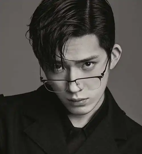 风靡全网的倾城四少,如今大少当爹,三少离世,最不起眼的他竟混最好