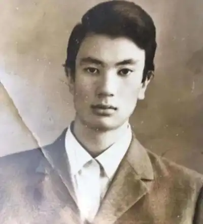 哈萨克斯坦亲华总统在华十年在北京目睹苏联消失央视专访说中文