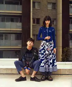 组图权志龙小松菜奈曝私照合影抚背十指紧扣