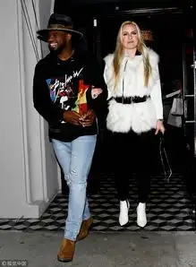 黑白配林赛沃恩约会新男友甜蜜牵手图片其他图片猫扑体育吧