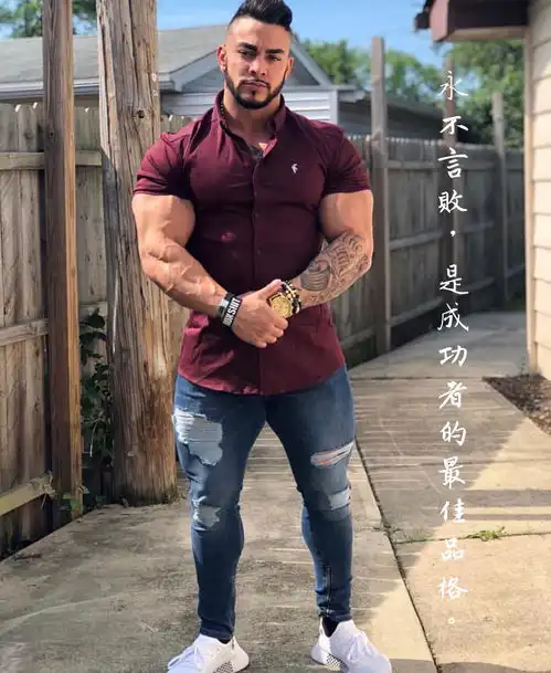 肌肉型男与励志语录的完美结合,简直堪称一场盛大的电影