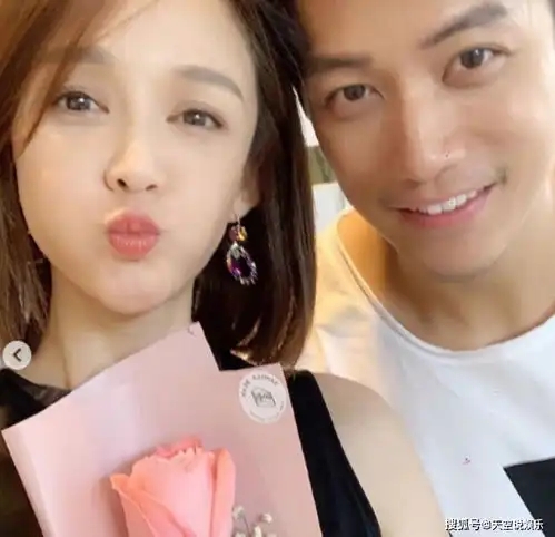 陈乔恩与男友甜蜜照曝光,男方颜值上升,女方41岁活成20岁少女