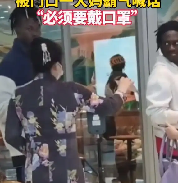 杭州俩外籍男子逛商场,不戴口罩就往里进,被现场人员气场震慑