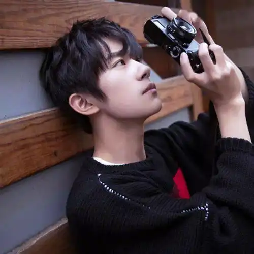 头像你的脖子好可爱,上面顶着一个猪脑袋