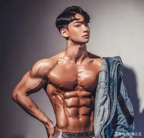 帅气有型的肌肉小鲜肉,八块腹肌如巧克力,瞬间被他圈粉