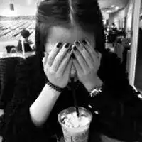 对情侣头像,黑白的,一男一女,两手捂脸