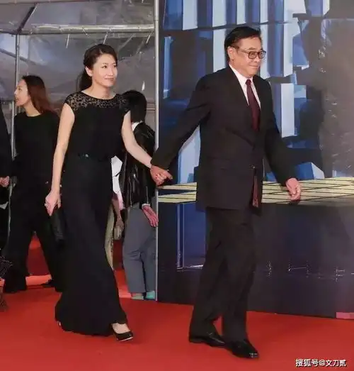 负心的尔冬升,离开余安安,放弃张曼玉,丁克到60岁跟别人生娃