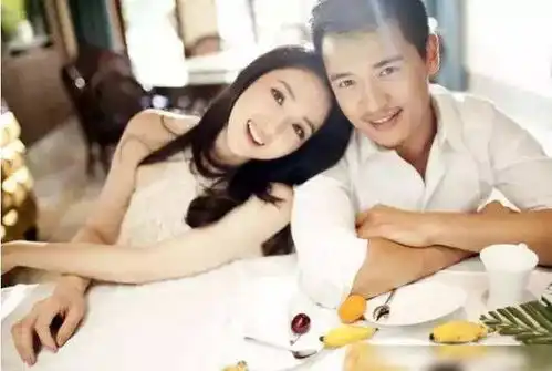 被疑怀孕后,董璇晒性感写真照,眼神忧郁小腹平坦无孕相