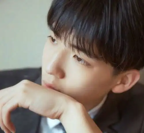 男生想要吻你的三大征兆,慢慢靠近甜蜜暴击,第三个捂脸了