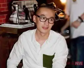 男星光头造型吴亦凡痞帅李易峰呆萌似和尚