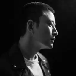 贾乃亮圆寸写真曝光,仿佛已脱胎换骨,男人味十足,网友哥真帅