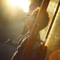 侧脸头像男逆光图片微信头像图片大全