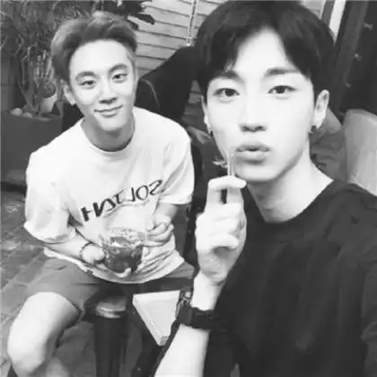 个性黑白伤感男生头像是你的最爱吗,如果爱就拿走