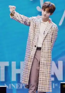 邓伦穿衣品味是真好用9千9的大衣走机场,楞穿出9万的高级感