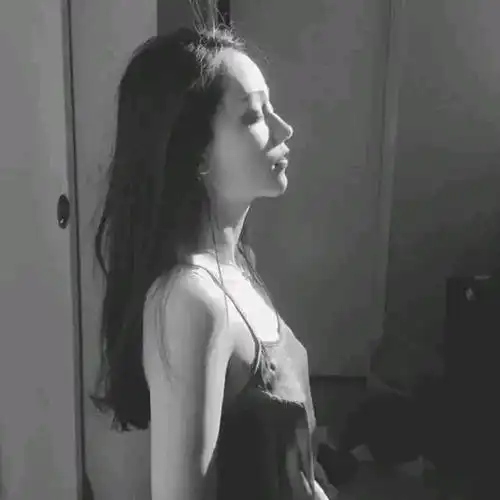 超拽的句子笑给你最讨厌的人看,要多嚣张就多嚣张