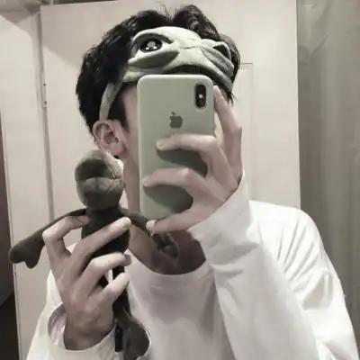 手机挡脸帅哥图片头像男生手机控挡脸帅气