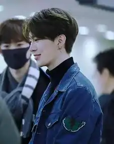 范冰冰弟弟一张图证明自己没整容,还替范冰冰澄清了一个传闻