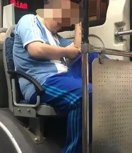 提醒这位男子不要为了自由搞特殊