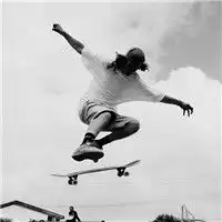 自由的滑板少年欧美滑板帅哥头像