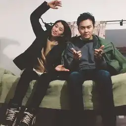 张智霖晒与儿子度假照,13岁魔童太瘦被网友叮嘱让爸爸分点肉