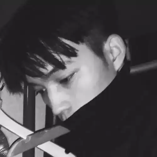 头像也许是单身久了,想恋爱却怕伤害