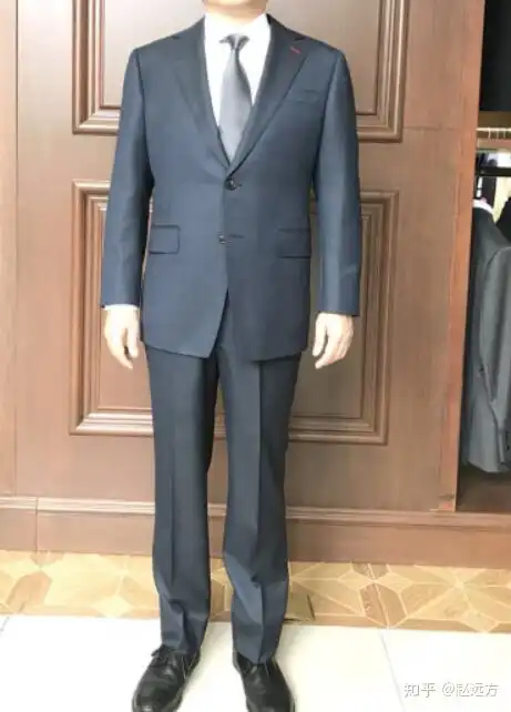 短胖的男人适合穿西服吗