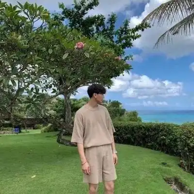 男生头像六月,每个人都会有一个新的身份,每个人都有回不去的过去