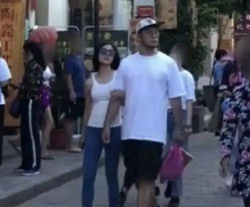 宅男女神赵奕欢霸气官宣恋情男方为圈内艺人,曾在舞台向徐佳莹表白