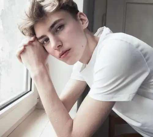 99年的波兰美少年,接近女孩了