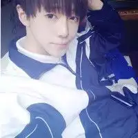 穿校服的男生头像那时太年轻了