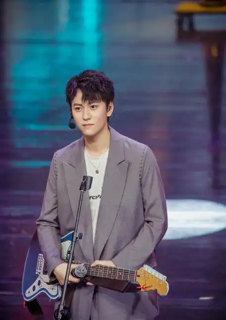 有种整容叫秦俊杰分手2年,健身变成筋肉男,杨紫眼光难理解