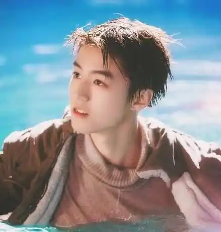 男星刚洗完头发的样子,王俊凯最撩,李易峰超帅,他的真忍不了