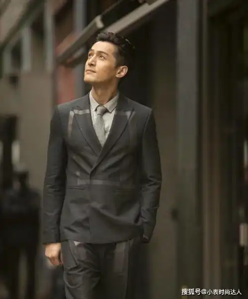 胡歌凭什么解锁阿玛尼全球代言,盘点他的时尚蜕变,原来如此