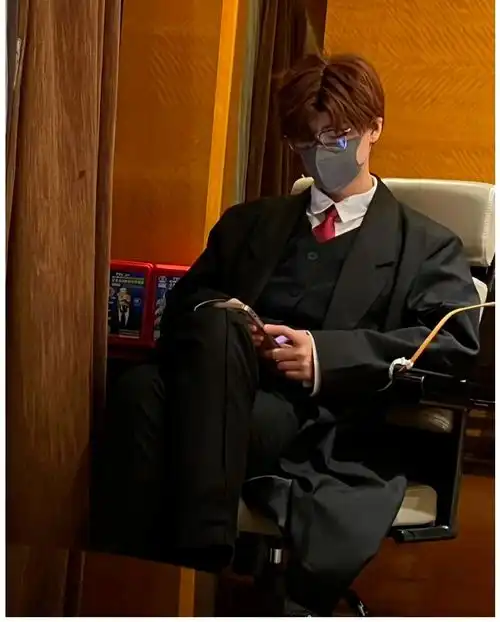 00后社交新玩法女生约会,不找男的wow人类